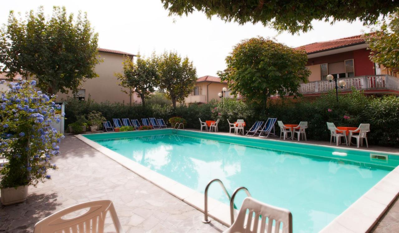 Hotel Garden B&B Marotta Buitenkant foto