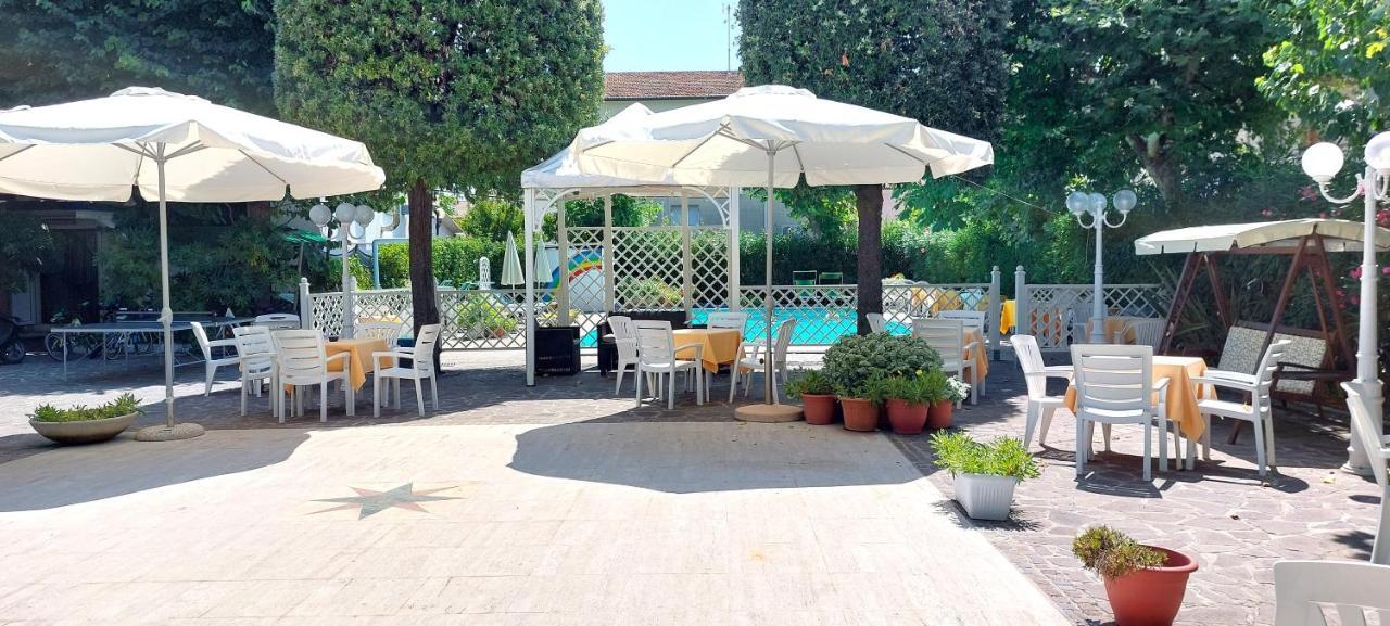 Hotel Garden B&B Marotta Buitenkant foto